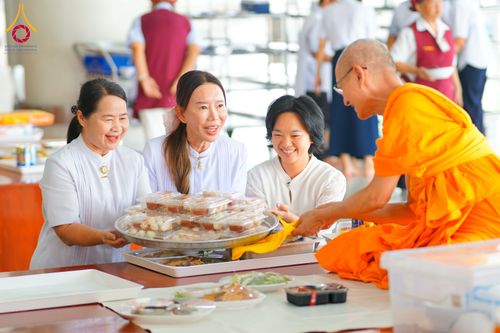 ภาพ No.316437:วันเสาร์ที่ 21 มีนาคม พ.ศ.2569 พิธีถวายภัตตาหารเมนูสวรรค์ เพื่อการบรรลุธรรม ณ หอฉันคุณยายอาจารย์ฯ วัดพระธรรมกาย