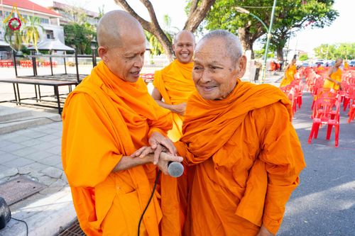 ภาพ No.329460:วันอาทิตย์ที่ 24 พฤษภาคม พ.ศ. 2569 พิธีตักบาตรพระ 1,000 รูป เพื่อถวายเป็นพุทธบูชาในเทศกาลวิสาขบูชาโลก และ ถวายเป็นพระราชกุศล  ณ ลานศิลปวัฒนธรรม เมืองปัตตานี จ.ปัตตานี