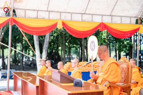 ภาพ No.285759:วันพุธที่ 10 ธันวาคม พ.ศ.2568  พิธีตอกเสาเข็มมงคลต้นสุดท้าย รองรับองค์พระเจดีย์เพื่อสร้างสันติภาพโลก ณ ศูนย์ปฏิบัติธรรมและศูนย์อบรมเยาวชน ชัยนาท