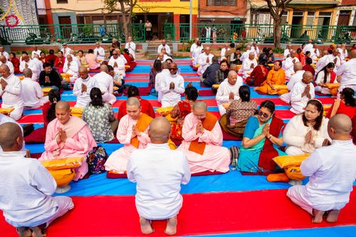 ภาพ No.313426:วันพฤหัสบดีที่ 12 มีนาคม พ.ศ. 2569 พิธีมอบบาตรและผ้าไตรในโครงการบรรพชาสามเณร 500 รูป  ณ นาคบาฮาล (Nagbahal) ประเทศเนปาล