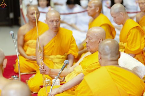 ภาพ No.330859:วันวิสาขบูชา อาทิตย์ที่ 31 พฤษภาคม พ.ศ.2569 พิธีบรรพชาสามเณรอุบาสก 11 ท่าน , พิธีถวายบาตรผ้าไตร และจตุปัจจัยไทยธรรม แด่สามเณร , พิธีอุปสมบทอุทิศชีวิต , พิธีกล่าวคำกัปปิยภัณฑ์  ณ อุโบสถพระไตรปิฎก วัดพระธรรมกาย จังหวัดปทุมธานี