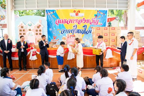 ภาพ No.288997:วันพุธที่ 17 ธันวาคม พ.ศ.2568 กิจกรรมเยาวชนไทยรวมใจทำความดี "เด็กดีมหานคร ต้นแบบด้านศีลธรรม" แข่งขันสอบตอบปัญหาศีลธรรมในพระพุทธศาสนา ครั้งที่ 7 และวันรวมพลังเด็กดี V-Star ประจำปี 2568 ณ วัดมหาธาตุยุวราชรังสฤษฎิ์ราชวรมหาวิหาร กรุงเทพมหานคร