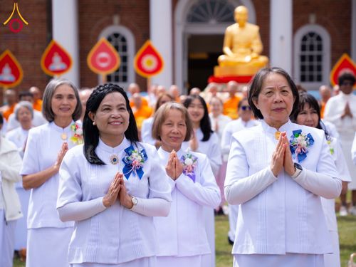 ภาพ No.319063:วันที่ 29 มีนาคม พ.ศ.2569 พิธีอัญเชิญรูปหล่อพระมงคลเทพมุนี (สด จนฺทสโร) ประดิษฐาน ณ ห้องปฏิบัติธรรม “มงคลรัตนโชติ”  วัดพระธรรมกายชิคาโก ประเทศสหรัฐอเมริกา