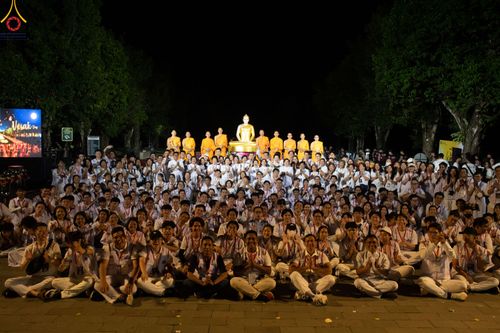 ภาพ No.82100:พิธีจุดวิสาขประทีป 22,000 ดวงและโคมลอย 3,000 ดวง ( Festival  lampion Vesak Indonesia) ณ มหาเจดียบรมพุทโธ อินโดนีเซีย  วันอาทิตย์ที่ 4 มิ.ย. พ.ศ.2566
