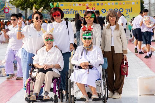 ภาพ No.284718:วันอาทิตย์ที่ 14 ธันวาคม พ.ศ.2568  พิธีทำบุญเมืองสุราษฎร์ธานี 110ปี และพิธีตักบาตรพระสงฆ์ 1,110 รูป  ณ บริเวณริมน้ำวัดกลาง (เก่า) ถนนบ้านดอน ตำบลตลาดใหม่ อำเภอเมือง จังหวัดสุราษฎร์ธานี