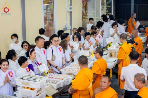 ภาพ No.295568:วันที่ 16 มกราคม พ.ศ. 2569 พิธีถวายภัตตาหารเป็นสังฆทาน แด่พระธรรมยาตรา ณ วัดโบสถ์บน ต.บางคูเวียง จ.นนทบุรี อนุสรณ์สถานลำดับที่ 4 สถานที่เกิดด้วยกายธรรม ในโครงการธรรมยาตรา กตัญญูบูชา มหาปูชนียาจารย์ พระมงคลเทพมุนี(สด จนฺทสโร) พระผู้ปราบมาร อนุสรณ์สถาน 7 แ