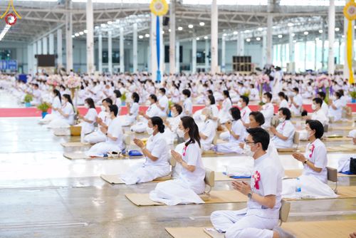 ภาพ No.83726:พิธีวางแผ่นจารึกชื่อและพิธีวางพวงมาลัยสักการะพระประธาน วันอาทิตย์ที่ 16 กรกฎาคม พ.ศ. 2566 ณ รัตนบัลลังก์ สภาธรรมกายสากล วัดพระธรรมกาย