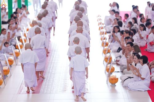 ภาพ No.338770:วันที่ 11 กรกฎาคม พศ.2569 พิธีบรรพชาอุปสมบท โครงการอุปสมบทหมู่ธรรมทายาทนานาชาติ  IDOP รุ่นที่ 21 (ภาษาจีน)  จากประเทศจีน มาเลเซีย สิงคโปร์ และไต้หวัน , โครงการบรรพชาสามเณรโรงเรียนนานาชาติ รุ่นที่ 15