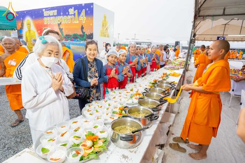 ภาพ No.299209:วันที่ 21 มกราคม พ.ศ. 2569 พิธีถวายภัตตาหารเป็นสังฆทาน แด่พระธรรมยาตรา ณ อนุสรณ์สถานบางปลา วัดบางปลา อำเภอบางเลน จังหวัดนครปฐม ในโครงการธรรมยาตรา กตัญญูบูชา มหาปูชนียาจารย์ พระมงคลเทพมุนี(สด จนฺทสโร) พระผู้ปราบมาร อนุสรณ์สถาน 7 แห่ง ปีที่ 14