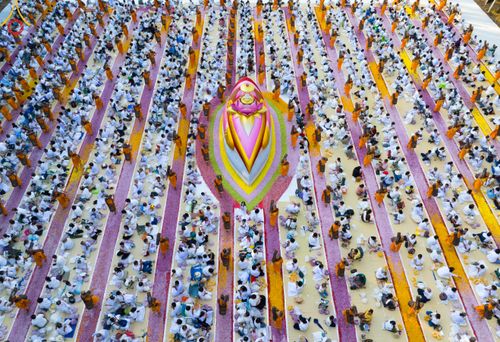 ภาพ No.105748:พิธีต้อนรับพระธรรมยาตรา ในโครงการธรรมยาตรากตัญญูบูชา มหาปูชนียาจารย์ พระมงคลเทพมุนี(สด จนฺทสโร) พระผู้ปราบมาร อนุสรณ์สถาน 7 แห่ง ปีที่ 12 วันที่ 3 มกราคม พ.ศ. 2567 ณ อนุสรณ์สถานโลตัสแลนด์ จ.สุพรรณบุรี