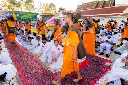 ภาพ No.295433:วันที่ 16 มกราคม พ.ศ. 2569 พิธีต้อนรับพระธรรมยาตรา อนุสรณ์สถานลำดับที่ 4 (ภาพชุดที่ 2) สถานที่เกิดด้วยกายธรรม ณ วัดโบสถ์บน ต.บางคูเวียง จ.นนทบุรี ในโครงการธรรมยาตรา กตัญญูบูชา มหาปูชนียาจารย์ พระมงคลเทพมุนี(สด จนฺทสโร) พระผู้ปราบมาร อนุสรณ์สถาน 7 แห่ง ปี