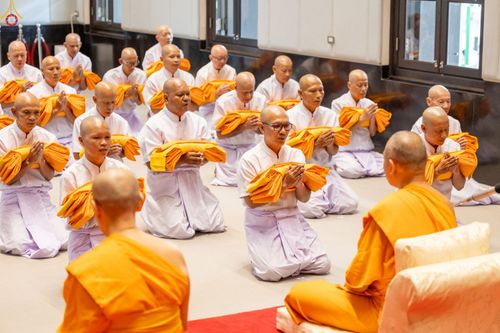 ภาพ No.350848:วันที่ 19 กันยายน พ.ศ.2569 พิธีบรรพชาอุปสมบท โครงการอุปสมบทหมู่บูชาธรรม ครบรอบ 109 ปี วันครูผู้ค้นพบวิชชาธรรมกาย ณ โบสถ์พระไตรปิฏก วัดพระธรรมกาย