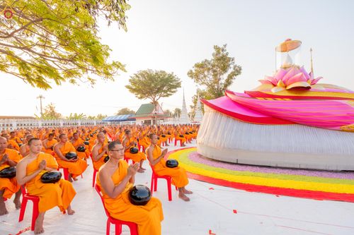 ภาพ No.294425:วันที่ 14 มกราคม พ.ศ. 2569 พิธีตักบาตรพระธรรมยาตรา ณ วัดสองพี่น้อง ต.ต้นตาล อ.สองพี่น้อง จ.สุพรรณบุรี ในโครงการธรรมยาตรา กตัญญูบูชา มหาปูชนียาจารย์ พระมงคลเทพมุนี(สด จนฺทสโร) พระผู้ปราบมาร อนุสรณ์สถาน 7 แห่ง ปีที่ 14