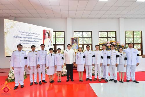 ภาพ No.344314:วันที่ 12 สิงหาคม พ.ศ. 2569  พสกนิกรชาวอำเภอคลองหลวง พร้อมใจร่วมพิธีสวดพระพุทธมนต์และทำบุญตักบาตรถวายพระราชกุศล เนื่องในวันคล้ายวันพระราชสมภพ สมเด็จพระบรมราชชนนีพันปีหลวง และวันแม่แห่งชาติ 12 สิงหาคม 2569