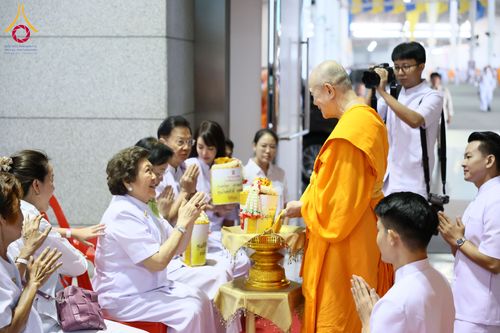 ภาพ No.318399:วันอาทิตย์ต้นเดือนที่ 5 เมษายน พ.ศ.2569 พิธีบูชาข้าวพระ ณ สภาธรรมกายสากล วัดพระธรรมกาย