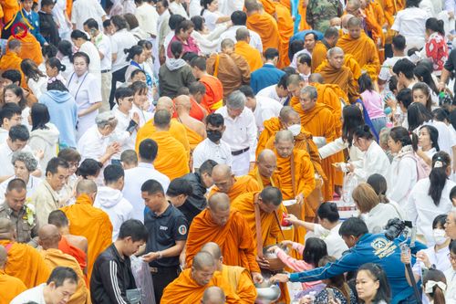 ภาพ No.285983:วันเสาร์ที่ 13 ธันวาคม พ.ศ.2568 พิธีตักบาตรพระภิกษุสามเณร 1,000 รูป ณ บริเวณหน้าอุทยานแห่งชาติเขาใหญ่ อำเภอปากช่อง จ.นครราชสีมา