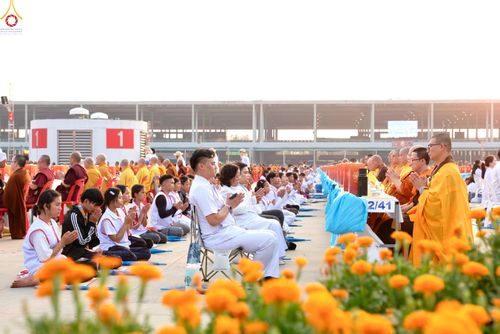 ภาพ No.325040:วันที่ 22 เมษายน พ.ศ.2569 (วันคุ้มครองโลก) พิธีถวายมหาสังฆทาน 40,000 กว่าวัดทั่วประเทศ (ชุดที่ 2) ณ ลานธรรม พระมหาธรรมกายเจดีย์ วัดพระธรรมกาย