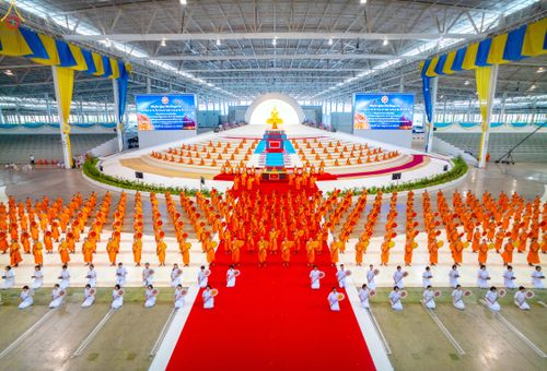 ภาพ No.339038:วันอาทิตย์ที่ 12 กรกฎาคม พ.ศ.2569 พิธีมุทิตาผู้สอบได้เปรียญธรรม ประโยค 1-2 ถึง ป.ธ.9 และ บ.ศ.1-2 ถึง บ.ศ.6 สำนักศาสนศึกษาวัดพระธรรมกาย ประจำปี 2569, พิธีมอบตราตั้งแต่งตั้งอาจารย์ใหญ่ สำนักศาสนศึกษาวัดพระธรรมกาย