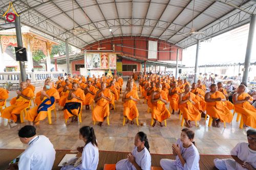 ภาพ No.299041:วันที่ 20 มกราคม พ.ศ. 2569 พิธีทอดผ้าป่าทำนุบำรุงศาสนสถาน ณ วัดใหม่นพรัตน์ ต.เนินพระปรางค์ อ.สองพี่น้อง จ.สุพรรณบุรี ในโครงการธรรมยาตรา กตัญญูบูชา มหาปูชนียาจารย์ พระมงคลเทพมุนี(สด จนฺทสโร) พระผู้ปราบมาร อนุสรณ์สถาน 7 แห่ง ปีที่ 14