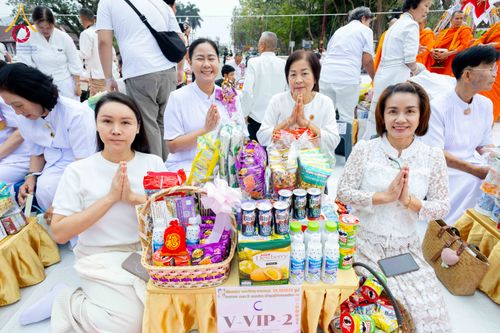 ภาพ No.310878:วันอาทิตย์ที่ 22 กุมภาพันธ์ พ.ศ. 2569 พิธีตักบาตรเเด่คณะพระภิกษุสงฆ์ 1,111 รูป จังหวัดน่าน หนึ่งในโครงการตักบาตรพระ 2,000,000 รูป 77 จังหวัดทั่วไทย ในวาระอันเป็นมงคลยิ่ง ครบรอบ 744 ปี นครน่าน สืบสานศรัทธา ทำบุญใหญ่ของเมืองน่าน ณ ข่วงเมือง วัดภูมินทร์ อำเ