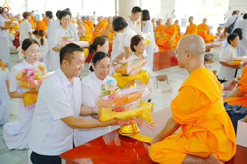 ภาพ No.348295:วันที่ 10 กันยายน พ.ศ.2569 พิธีสวดพระพุทธมนต์ และถวายภัตตาหารเป็นสังฆทาน เนื่องในวันครบ 26 ปี วันคล้ายละสังขาร คุณยายอาจารย์มหารัตนอุบาสิกาจันทร์ ขนนกยูง ณ หอฉันคุณยายอาจารย์ฯ วัดพระธรรมกาย