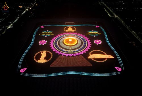 ภาพ No.81868:พิธีจุดวิสาขประทีปและเวียนประทักษิณ เนื่องในวันวิสาขบูชา วันเสาร์ที่ 3 มิถุนายน 2566 ณ ลานธรรมพระมหาธรรมกายเจดีย์ วัดพระธรรมกาย จ.ปทุมธานี