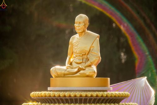 ภาพ No.281688:วันที่ 24 ธันวาคม พ.ศ.2568 พระธรรมยาตรา ปฏิบัติธรรม และถ่ายภาพหมู่ประวัติศาสตร์ ณ ลานหน้ามหาวิหารพระมงคลเทพมุนีฯ วัดพระธรรมกาย