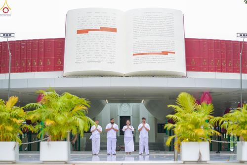 ภาพ No.345143:วันที่ 7 - 19 สิงหาคม พ.ศ.2569 ต้อนรับชาวต่างชาติเยี่ยมชมวัดพระธรรมกาย