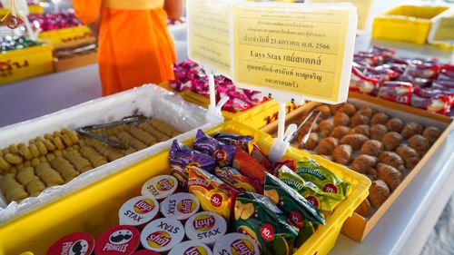 ภาพ No.73958:พิธีถวายภัตตาหารเป็นสังฆทาน แด่คณะพระธรรมยาตราฯ ในโครงการธรรมยาตรากตัญญูบูชา มหาปูชนียาจารย์ พระมงคลเทพมุนี(สด จนฺทสโร) พระผู้ปราบมาร อนุสรณ์สถาน 7 แห่ง ปีที่ 11 วันที่ 23 มกราคม พ.ศ. 2566