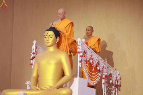 ภาพ No.84758:พิธีบรรจุพระบรมสารีริกธาตุภายในเกตุดอกบัวตูม องค์พระประธาน ณ ห้องแก้วสารพัดนึก 2 วัดพระธรรมกาย ในวันอาสาฬหบูชา อังคารที่ 1 สิงหาคม พ.ศ.2566