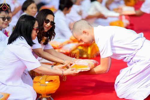 ภาพ No.83857:พิธีเวียนประทักษิณ,พิธีบรรพชาและพิธีอุปสมบทหมู่ ในโครงการอบรมพระธรรมทายาทในทวีปยุโรป  รุ่นที่ 9 วันอาทิตย์ที่ 16 กรกฎาคม พ.ศ. 2566 ณ วัดพระธรรมกายเบเนลักซ์  ประเทศเบลเยียม