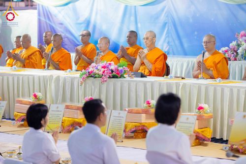 ภาพ No.300187:วันที่ 22 มกราคม พ.ศ. 2569 พิธีถวายภัตตาหารเป็นสังฆทาน แด่พระธรรมยาตรา ณ อนุสรณ์สถานบางปลา วัดบางปลา อำเภอบางเลน จังหวัดนครปฐม ในโครงการธรรมยาตรา กตัญญูบูชา มหาปูชนียาจารย์ พระมงคลเทพมุนี(สด จนฺทสโร) พระผู้ปราบมาร อนุสรณ์สถาน 7 แห่ง ปีที่ 14