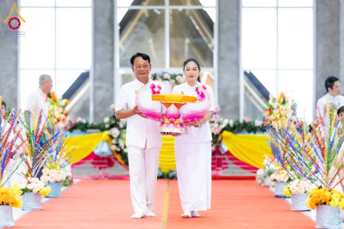 ภาพ No.315610:วันอาทิตย์ ที่ 22 มีนาคม พ.ศ. 2569 พิธีทอดผ้าป่าฉลองพระประธาน พิธีประดิษฐานพระบรมสารีริกธาตุในองค์พระประธาน พิธีจารึกชื่อบรรจุในแผ่นฌาน ณ ศูนย์ปฏิบัติธรรมสมุทรปราการ (บางบ่อ)