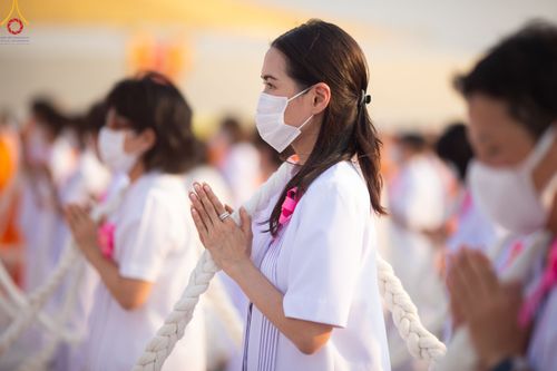 ภาพ No.79180:พิธีอัญเชิญองค์พระบรมพุทธเจ้า 24 องค์ เวียนประทักษิณรอบพระมหาธรรมกายเจดีย์ ณ วัดพระธรรมกาย  วันที่ 2 เมษายน พ.ศ. 2566