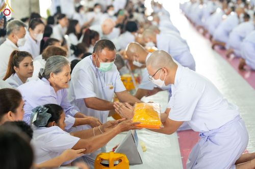 ภาพ No.84151:พิธีเวียนประทักษิณ พิธีวันทาเจดีย์ พิธีขอขมา และมอบผ้าไตร  ในโครงการบรรพชาอุปสมบทหมู่ธรรมทายาทรุ่นเข้าพรรษา และโครงการบรรพชาสามเณรโรงเรียนนานาชาติ รุ่นที่12 ในวันเสาร์ที่ 22 กรกฎาคม พ.ศ. 2566