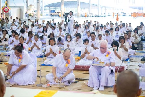 ภาพ No.287219:วันที่ 3 มกราคม พ.ศ.2569 พิธีถวายภัตตาหารเป็นสังฆทาน แด่พระธรรมยาตรา ณ วัดพระธรรมกาย  จังหวัดปทุมธานี ในโครงการธรรมยาตรา กตัญญูบูชา มหาปูชนียาจารย์ พระมงคลเทพมุนี(สด จนฺทสโร) พระผู้ปราบมาร อนุสรณ์สถาน 7 แห่ง ปีที่ 14