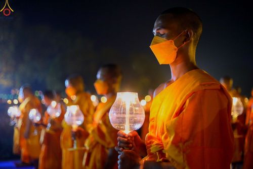 ภาพ No.78229:พิธีจุดประทีปและเวียนประทักษิณถวายเป็นพุทธบูชา ในโครงการบรรพชาสามเณรหมู่ ณ ลุมพินีวัน ประเทศเนปาล  วันที่ 16 มีนาคม พ.ศ. 2566