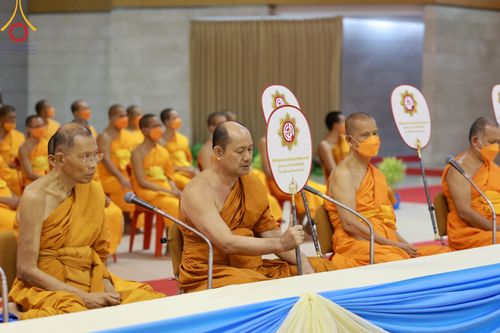 ภาพ No.86432:วันธรรมชัย ปีที่ 55 พิธีทอดผ้าป่ากฐินสมทบครั้งที่1, พิธีเจริญพุทธมนต์ ลูกนิมิตมหาสมบัติฯ พิธีจุดประทีป,พิธีฉลองชัยสวดมนต์บทธัมมจักกัปปวัตนสูตร วันอาทิตย์ที่ 27 สิงหาคม พ.ศ.2566 ณ สภาธรรมกายสากล / มหารัตนวิหารคด วัดพระธรรมกาย