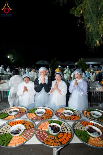 ภาพ No.287952:วันที่ 4 มกราคม พ.ศ. 2569 พิธีถวายภัตตาหารเป็นสังฆทาน แด่พระธรรมยาตรา ในโครงการธรรมยาตรา กตัญญูบูชา มหาปูชนียาจารย์ พระมงคลเทพมุนี(สด จนฺทสโร) พระผู้ปราบมาร อนุสรณ์สถาน 7 แห่ง ปีที่ 14 ณ อนุสรณ์สถานมหาวิหารพระมงคลเทพมุนี (โลตัสแลนด์) อ.สองพี่น้อง จ.สุพรร