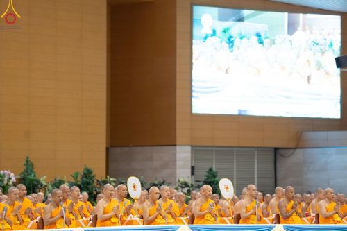 ภาพ No.59281:พิธีเจริญพระพุทธมนต์ ถวายภัตตาหารเป็นสังฆทาน เนื่องในวาระอายุวัฒนมงคล 80 ปี หลวงพ่อธัมมชโย ณ สภาธรรมกายสากล วัดพระธรรมกาย วันพุธที่ 24 เมษายน พ.ศ.2567