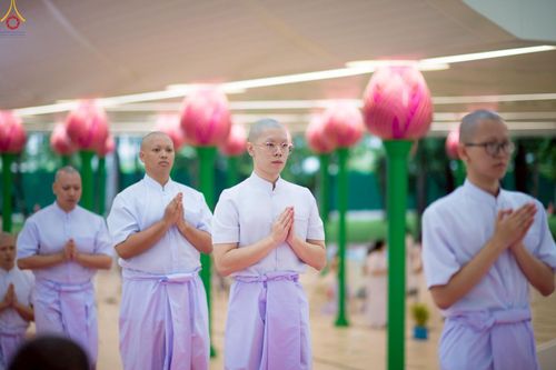 ภาพ No.228912:วันเสาร์ที่ 14 มิถุนายน พ.ศ. 2568 พิธีเวียนประทักษิณ , พิธีขอขมารับผ้าไตร ในโครงการบรรพชาอุปสมบทหมู่ ผู้บริหารรุ่นที่ 15 และ อุดมศึกษา รุ่นที่ 52 ณ โบสถ์พระไตรปิฎก วัดพระธรรมกาย