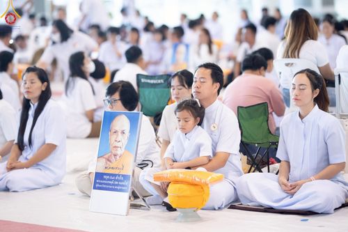 ภาพ No.215004:วันเสาร์ที่ 5 เมษายน พ.ศ. 2568 พิธีเวียนประทักษิณรอบพระมหาธรรมกายเจดีย์  พิธีวันทาเจดีย์ พิธีขอขมาและมอบผ้าไตร ในโครงการบรรพชาสามเณรฟื้นฟูพระพุทธศาสนาทั่วไทย , โครงการหน่อแก้วเปรียญธรรม รุ่นที่ 13 ,  โครงการสามเณรยุวธรรมทายาท รุ่นที่ 33 , โครงการสามเณรมั