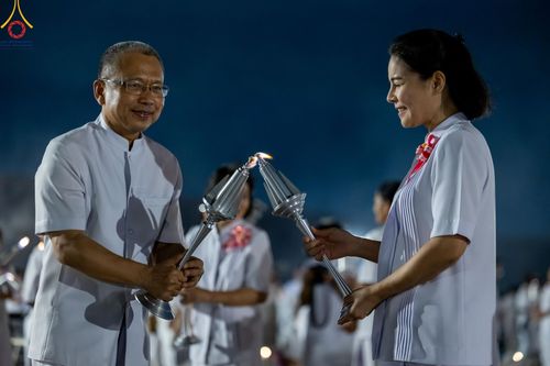 ภาพ No.160635:พิธีจุดประทีป 20,000 ดวง บูชาพระมหาธรรมกายเจดีย์ และบูชาพระมงคลเทพมุนี (สด จนฺทสโร) พระผู้ปราบมาร ณ ลานธรรม พระมหาธรรมกายเจดีย์ วัดพระธรรมกาย จ.ปทุมธานี วันที่ 10 ตุลาคม พ.ศ. 2567