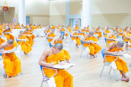 ภาพ No.267269:วันที่ 7 พฤศจิกายน พ.ศ. 2568 พิธีสอบธรรมสนามหลวง นักธรรมชั้นโท - เอก ณ สนามสอบวัดพระธรรมกาย