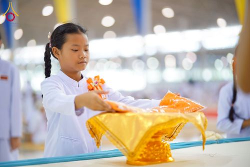 ภาพ No.215442:วันอาทิตย์ต้นเดือนที่ 6 เมษายน พ.ศ. 2568 ขบวนอัญเชิญผ้าป่าสมทบ มหาสังฆทาน 40,000 กว่าวัดทั่วประเทศ ณ สภาธรรมกายสากล วัดพระธรรมกาย