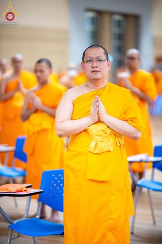 ภาพ No.208837:พระบาทสมเด็จพระเจ้าอยู่หัวทรงพระกรุณาโปรดเกล้าฯ พระราชทานภัตตาหารพระราชทาน แด่พระภิกษุ สามเณร ในการสอบบาลีสนามหลวง ณ วัดพระธรรมกาย วันที่ 22 กุมภาพันธ์ พ.ศ. 2568 ณ วัดพระธรรมกาย อำเภอคลองหลวง จังหวัดปทุมธานี