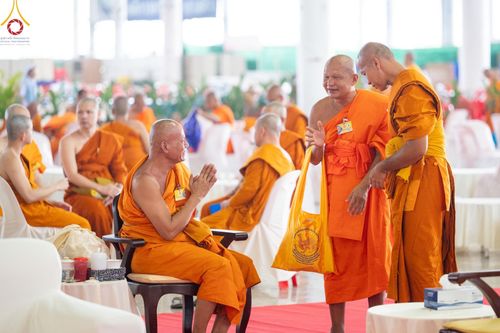 ภาพ No.60370:การต้อนรับพระสังฆาธิการ 10,000 กว่าวัดทั่วประเทศ พิธีมอบปัจจัยช่วยเหลือครู 4 จังหวัดชายแดนภาคใต้ พิธีปฏิบัติธรรม ในวันคุ้มครองโลก วันจันทร์ที่ 22 เมษายน พ.ศ.2567 ณ วัดพระธรรมกาย จ.ปทุมธานี