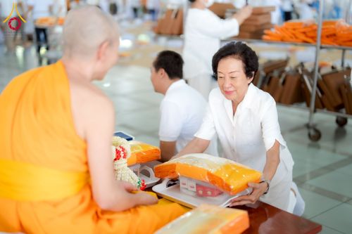 ภาพ No.253590:วันอังคารที่ 7 ตุลาคม พ.ศ.2568 (วันพระ ขึ้น 15 ค่ำ เดือน 11) พิธีบุพเปตพลี ครั้งที่ 171 ร่วมอุทิศบุญแด่หมู่ญาติที่ล่วงลับไปแล้ว และสืบทอดอายุพระพุทธศาสนา ณ หอฉันคุณยายอาจารย์ฯ วัดพระธรรมกาย