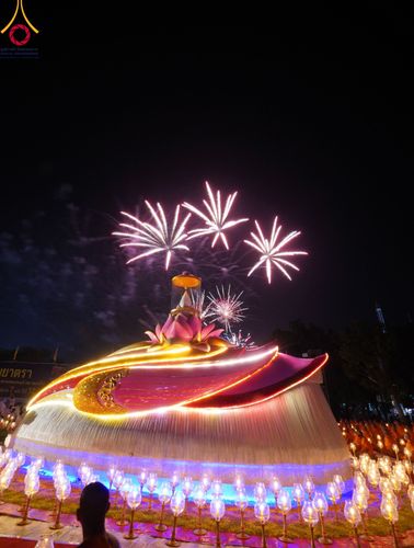 ภาพ No.112224:พิธีจุดประทีปถวายเป็นพุทธบูชา และบูชาธรรมมหาปูชนียาจารย์ พระมงคลเทพมุนี(สด จนฺทสโร) ในโครงการธรรมยาตรา กตัญญูบูชา มหาปูชนียาจารย์ พระมงคลเทพมุนี(สด จนฺทสโร) พระผู้ปราบมาร อนุสรณ์สถาน 7 แห่ง ปีที่ 12 วันที่ 14 มกราคม พ.ศ. 2567 ณ วัดสองพี่น้อง อ.สองพี่น้อง