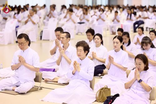 ภาพ No.232072:วันอาทิตย์ที่ 6 กรกฏาคม พ.ศ. 2568 พิธีตักบาตร ข้าวสารอาหารแห้ง  พิธีบูชาข้าวพระ สัมมนาพิเศษราชเหล็ก ณ สภาธรรมกายสากล วัดพระธรรมกาย